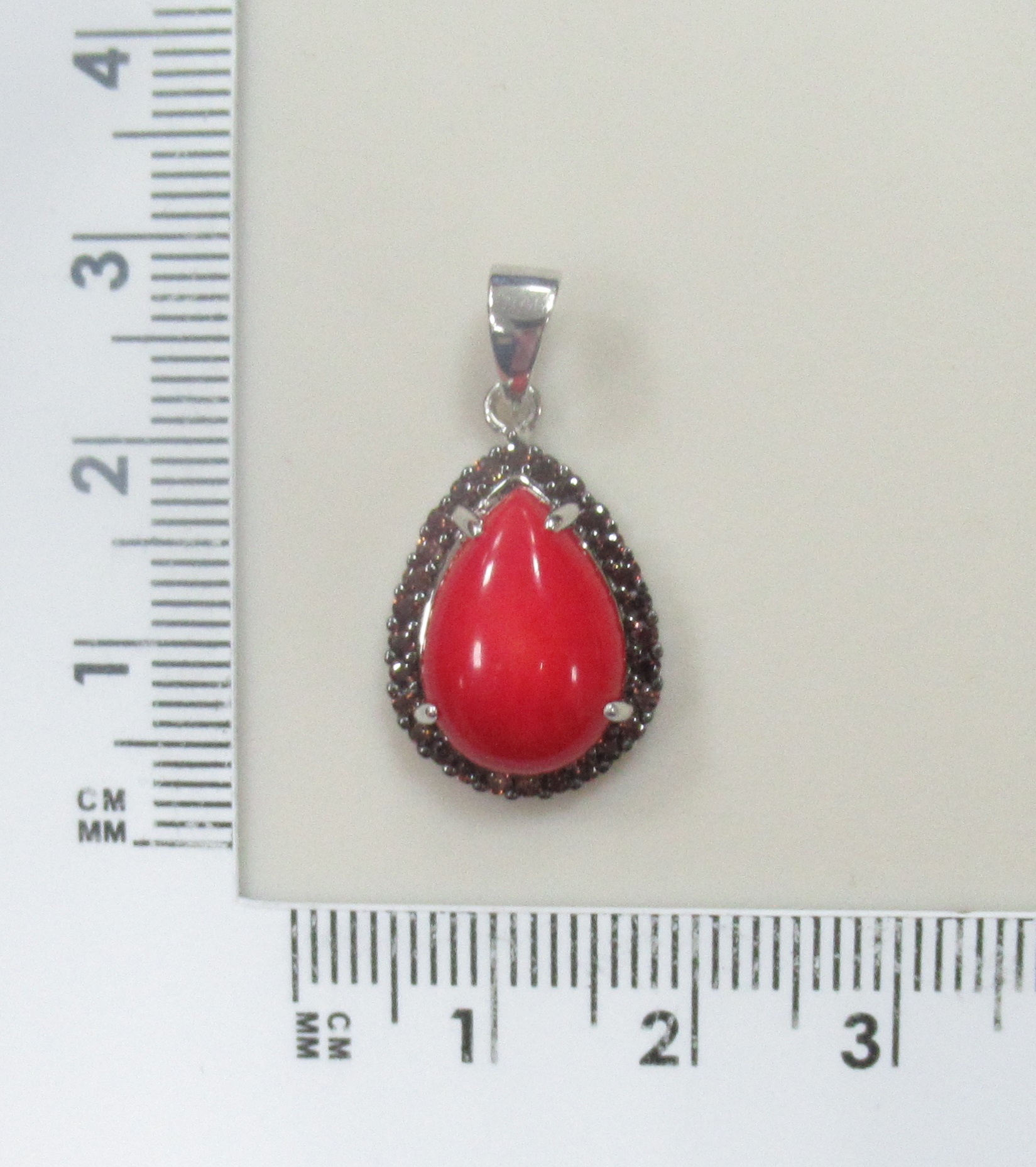 Серебряная подвеска с кораллом